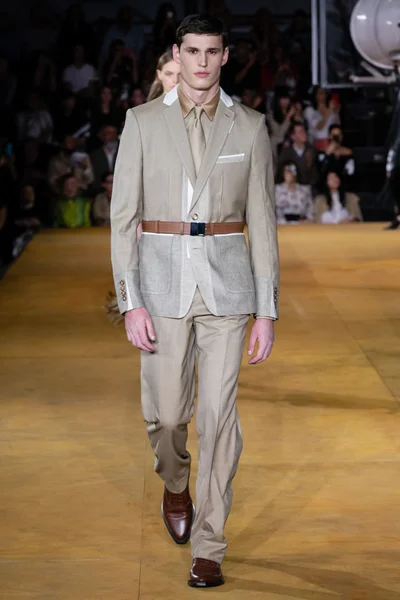 Look 4